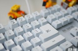 首席玩家火舞GK3电竞多彩背光类机械游戏键盘体