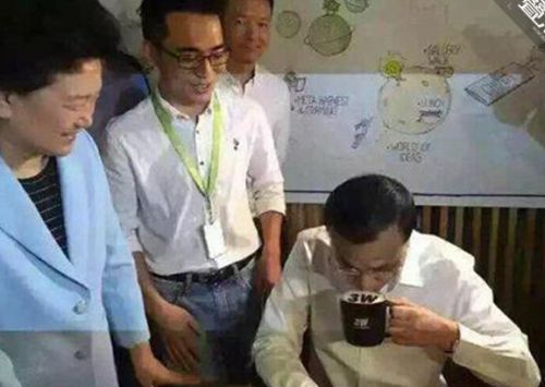 迅速火起来的名人同款:雷军自拍神器、马云毛衣成爆款